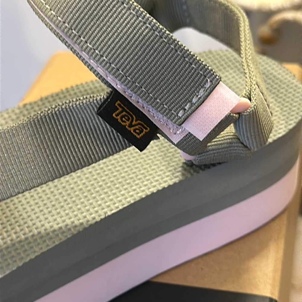 NWT Teva Flatform Universal Sandals from Anthropoloigie - Picture 6 of 7